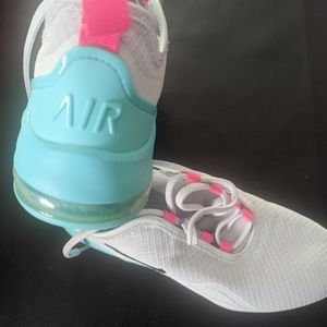 Women's Nike Air Max Motion 2